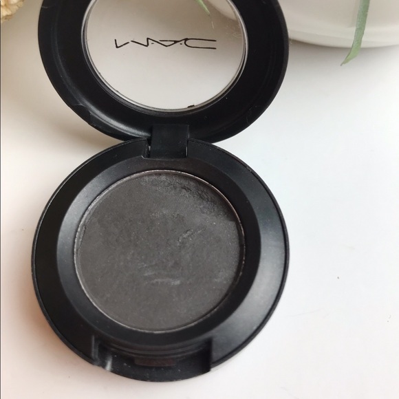 MAC “Print” satin eyeshadow - Picture 2 of 3